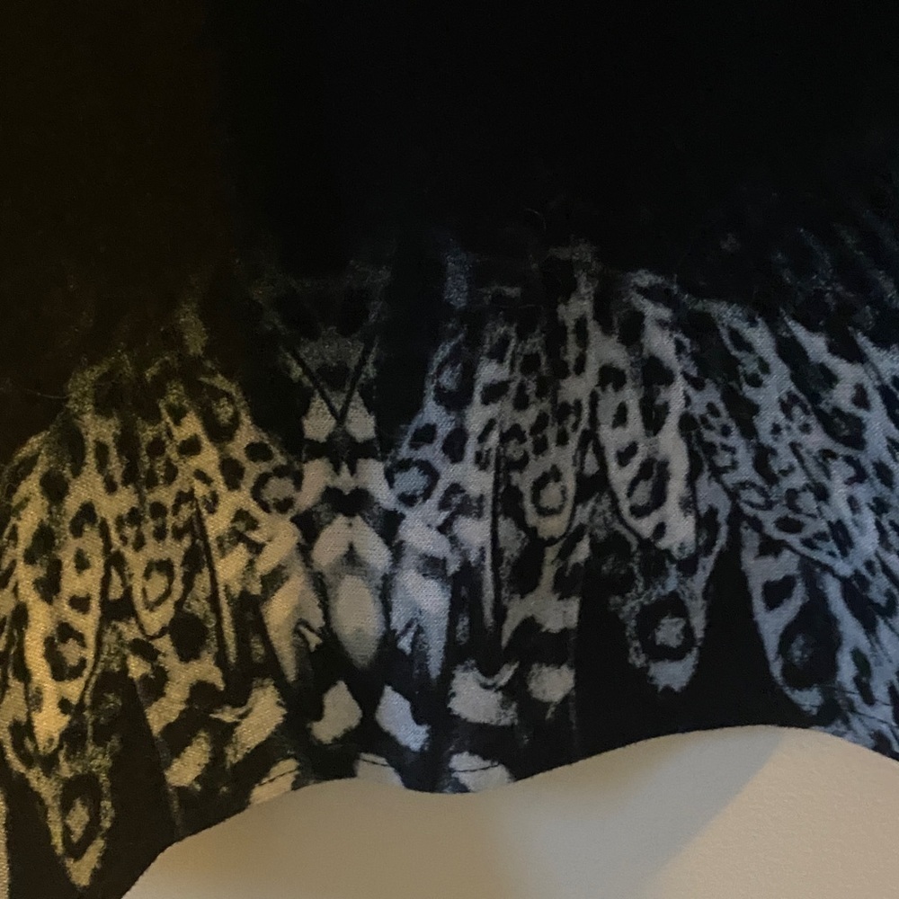 JVINI Black and Red Artistic Tunic - Picture 3 of 5